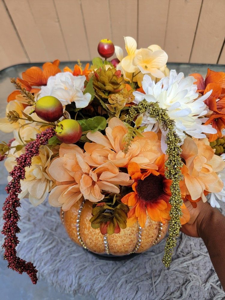 Beautiful Fall Season Centerpiece