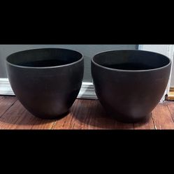 Lot of 2 - Southern Patio Medium 9.25" x 7.5" High-Density Resin Outdoor Planter