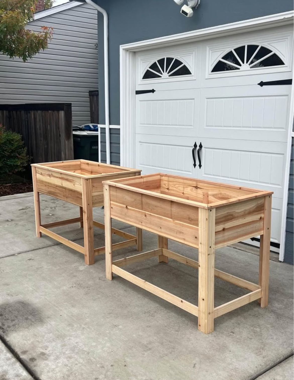 Cedar Standing Garden Planter Box 4ft length x 2ft wide x 32in tall
