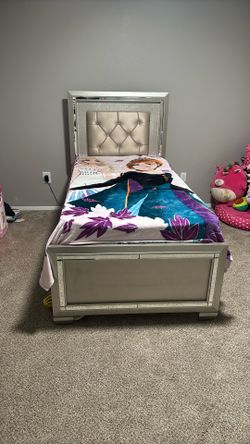 ✨ Silver Twin Bed Frame with Headboard ✨