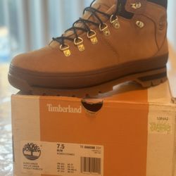 Timberlands Woman’s 7.5