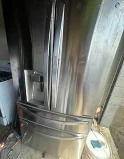 LG Smart French Door Fridge in Fingerprint-Resistant Stainless