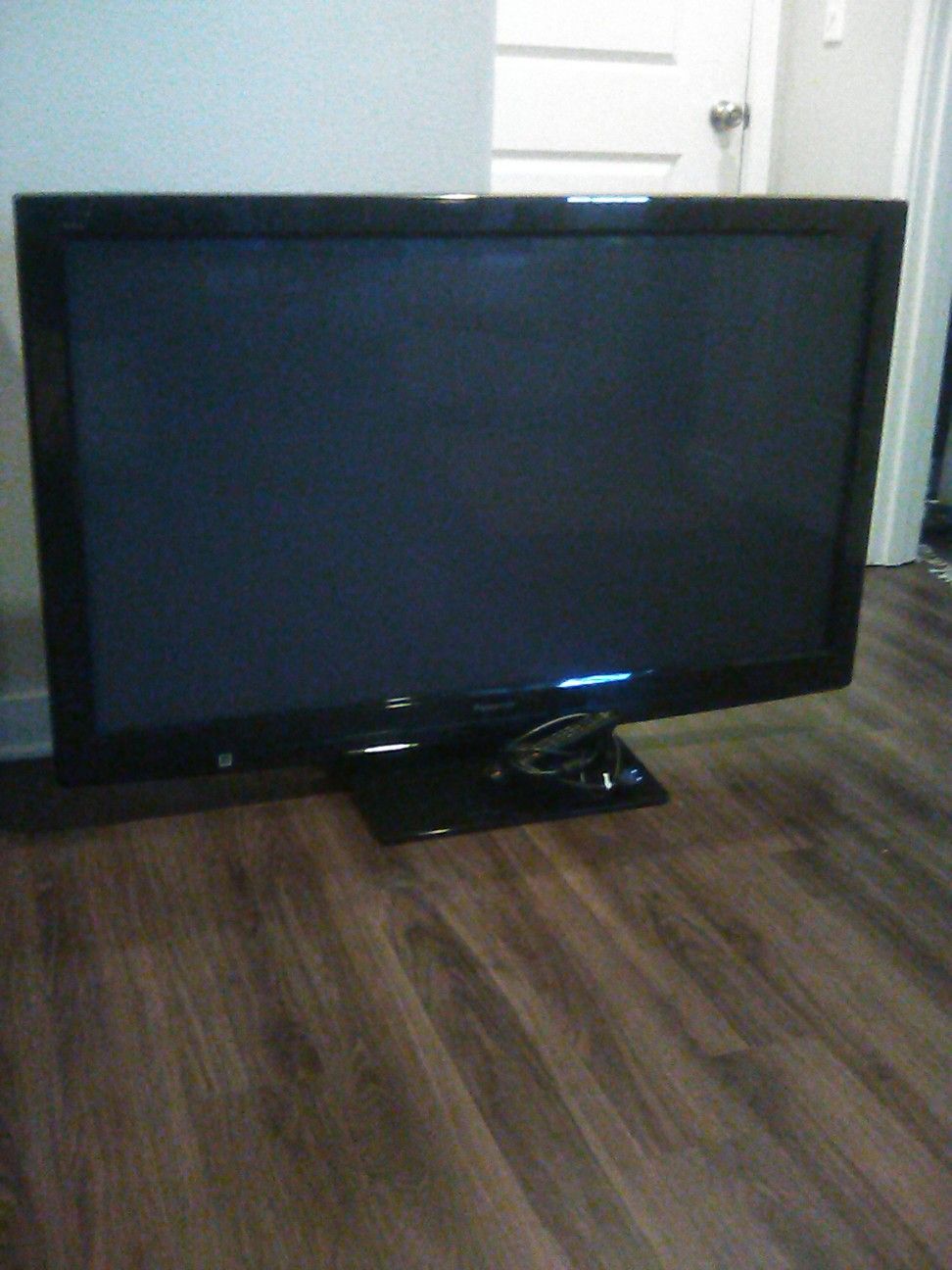 60' Panasonic flat screen t.v./ @remote