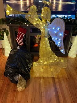 SET OF 2 INDOOR/OUTDOOR PRE-LIT ANGELS