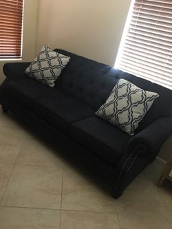 Benchcraft lavernia 2024 navy sofa