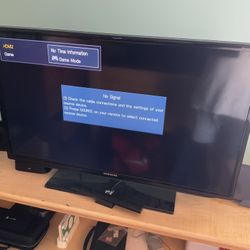 Samsung 32 Inch TV With Streaming Box