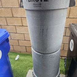 3 Trash Cans 38 Gallons 