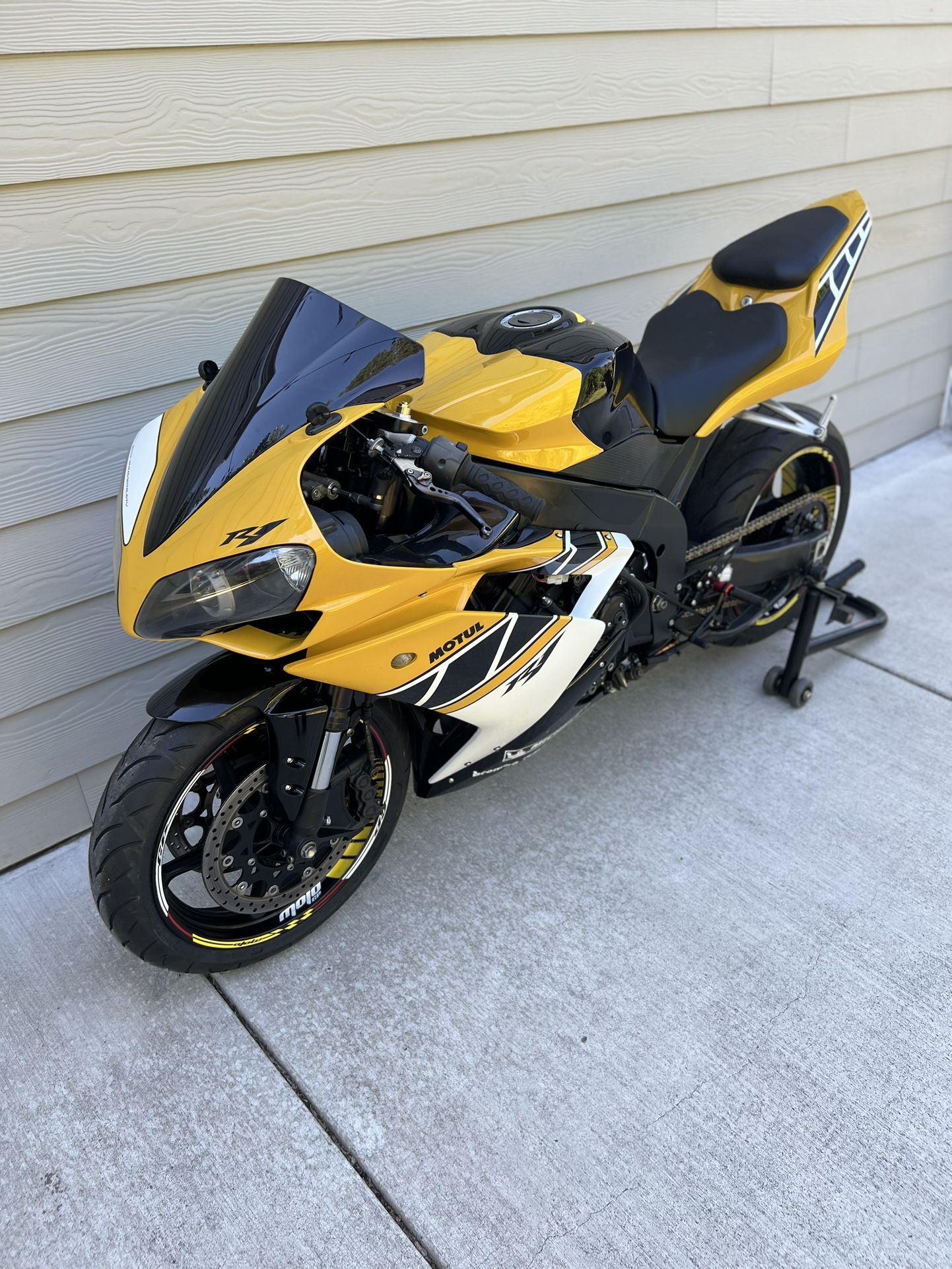Yamaha R1