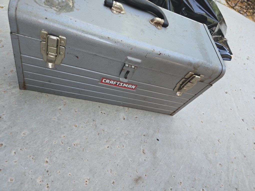 CRAFTSMAN TOOL BOX WITH CRAFTSMAN TOOLS