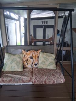Hammock, very good condition,  pillows included.