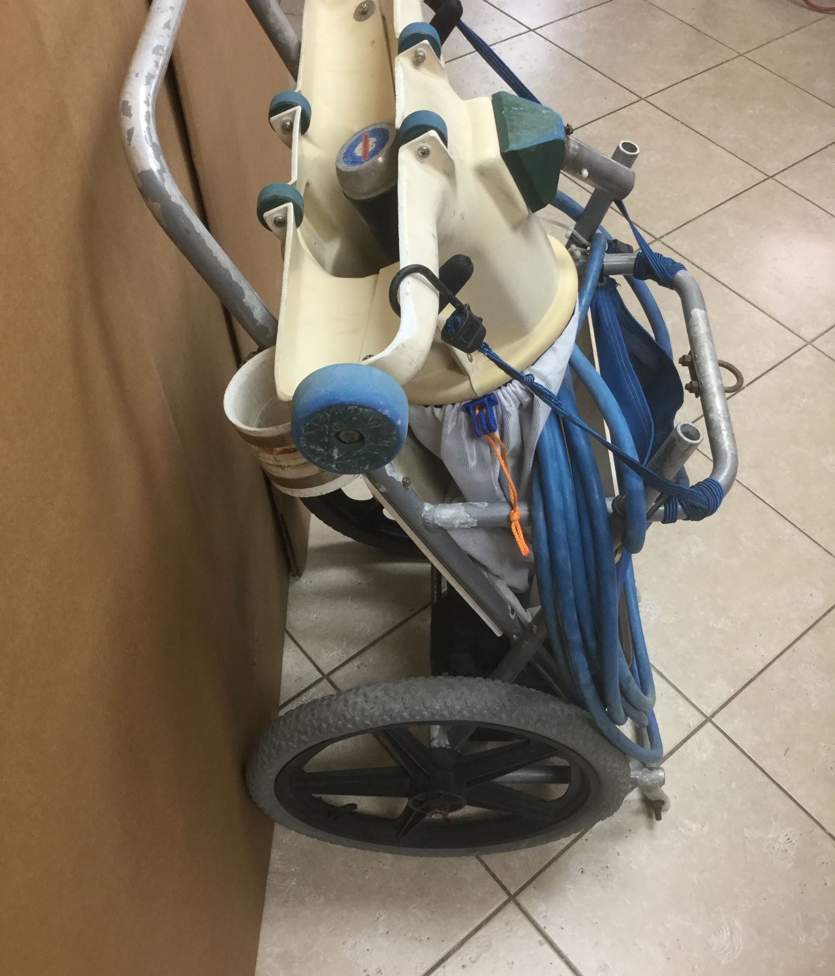 HAMMERHEAD POOL VACUUM 30” With On Board Charger and Battery for Sale