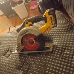 DeWalt Dcs393   20v 6 "1/2 Inch Cordless Circular Saw With Battery