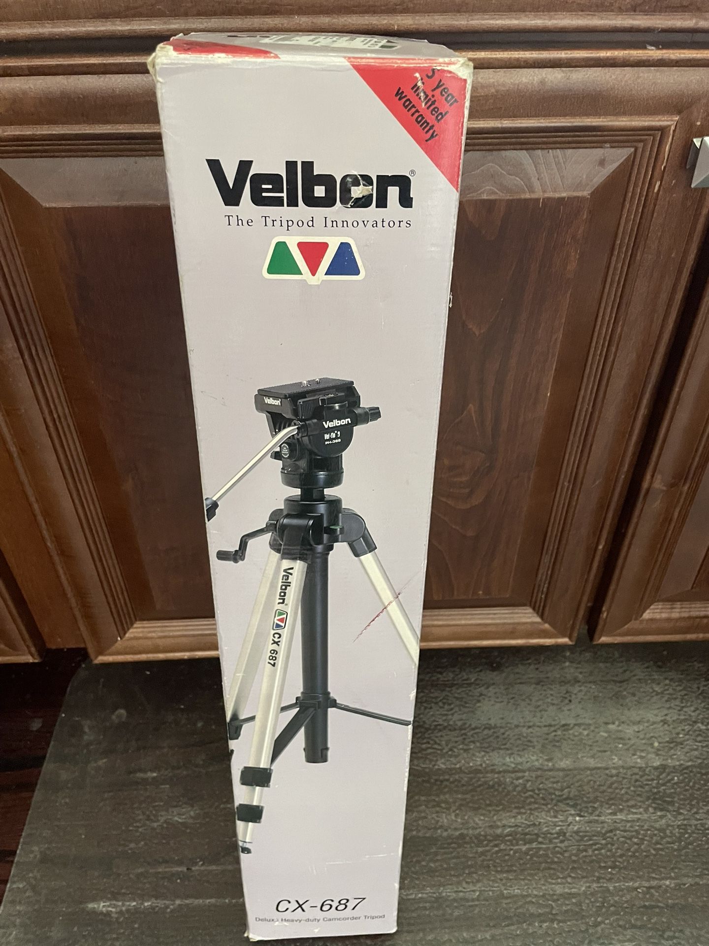 New Velbon Video Camera Tripod, Professional Quality! Heavy Duty! Pan, Tilt, Lock!