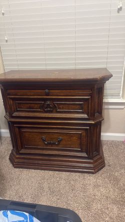 Dark Wood 3-Drawer Nightstand