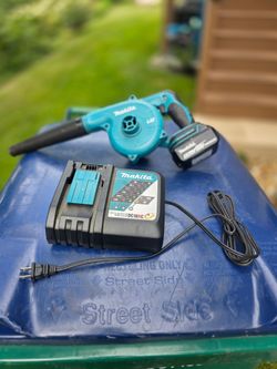 Makita Cordless Blower with Battery and Charger