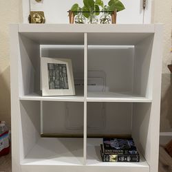 IKEA 4 cube shelf or kallax or bookshelf