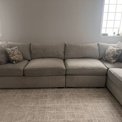 Like-New Gray Sectional Sofa – Excellent Condition