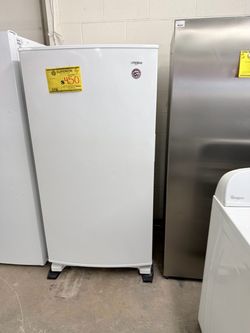 Whirlpool Upright Freezer White