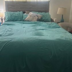 Bedroom Set  Queen 