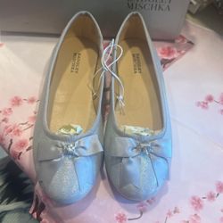 #1579…. Girls Flats Size 2 Badgley Mischka 