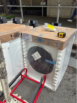 BOSCH ELECTRIC WASHER & DRYER STACKED