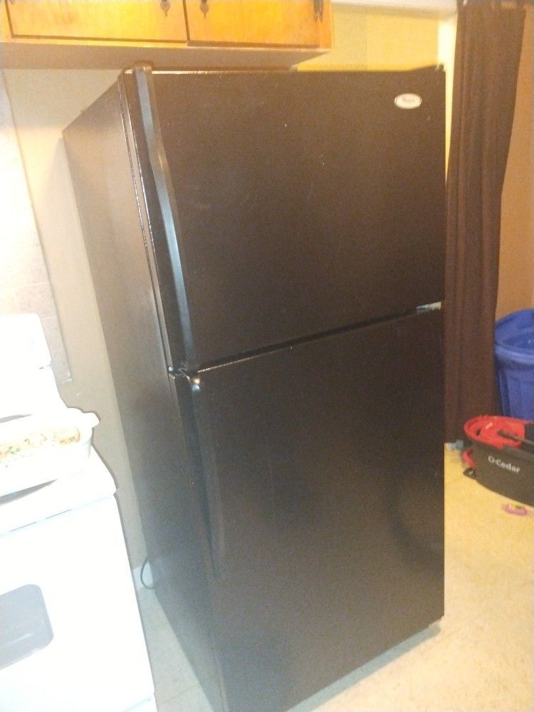 Black whirlpool Refrigerator With inside ICE maker!