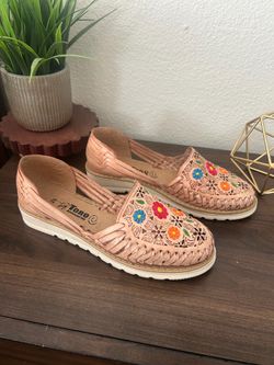 Woman’s huarache shoes size 26 (size 9) *NEW*