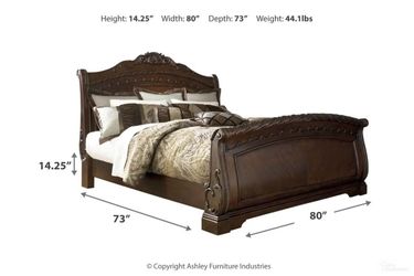 *Moving out sale* North Shore King Bed with free mattress and mattress support (2 split )