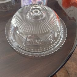 This is a Princess House Heritage Pastry Tray & Dome set