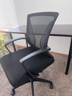 Black Mesh Office Chair with Armrests
