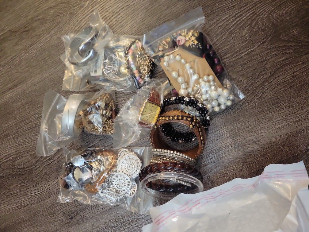 Variety jewelry lot.