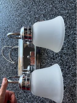 Chrome bathroom vanity light
