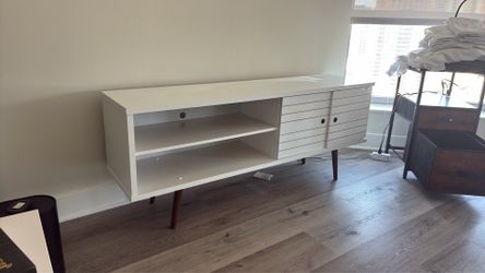 Tv stand , tv console , all white mint condition