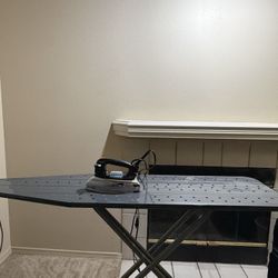 Black & Decker Steam Iron & Heavy Duty Metal Ironing Board