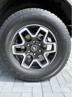 5 x Bridgestone Dueler A/T tires