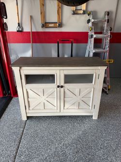 Tv/entertainment stand
