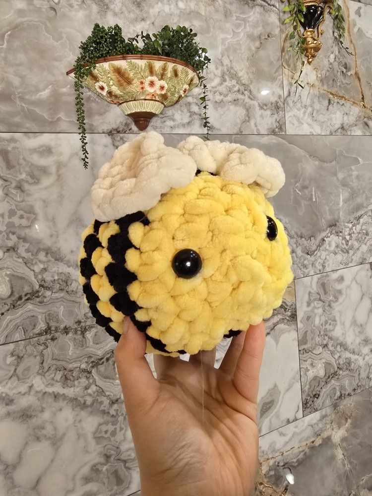 Crochet Bumble Bee Plushie