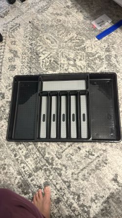 Expandable plastic silver wear tray