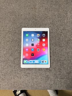 Apple iPad Silver with Home Button