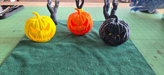 Set of 3.3D Printed Jack-O'-Lantern LED Tea Light Holder