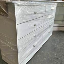 Eight Drawers Dresser 