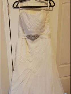 Ivory chiffon wedding gown - size 16