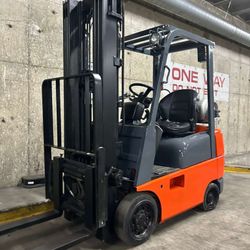 EXCELLENT condition Toyota forklift for sale