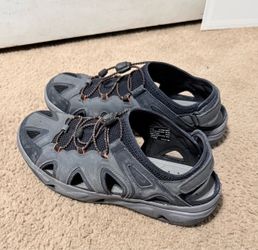 Eddie Bauer  Lake trail Men 12M Bungee lace light weight sandals