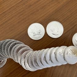 Silver Coins Mint Condition - Canadian Maple Leaf 2011 .999 Pure silver 