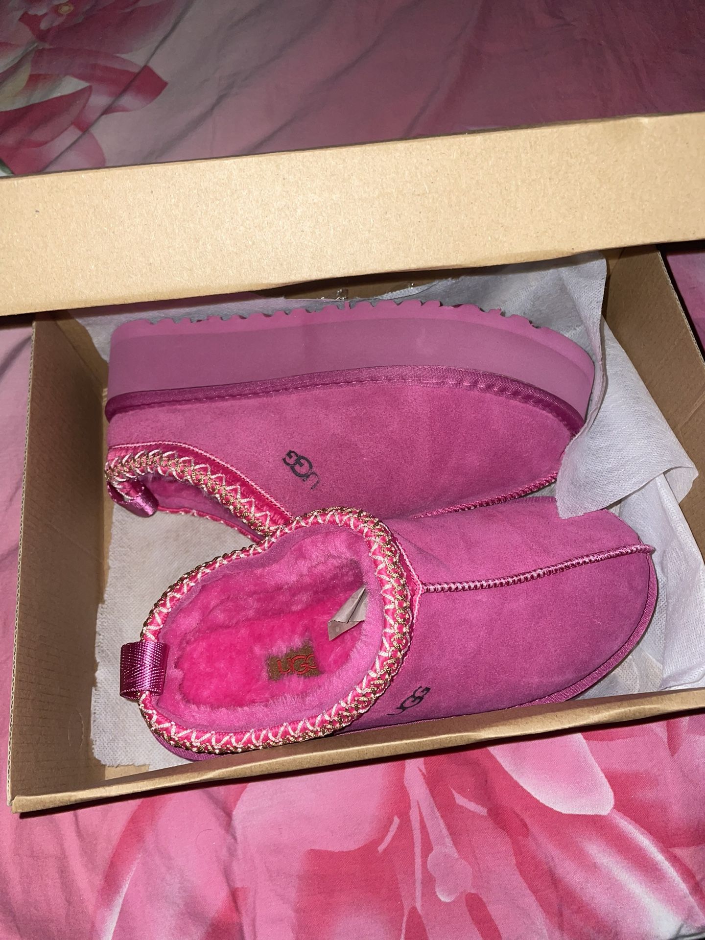 [UGGS] Pink Comfy slippers for Women🩷 