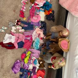 3 American Girl dolls + 30 piece of clothes and accessories