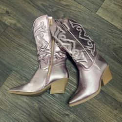 Cowgirl Boots Size 39 (size 8) 