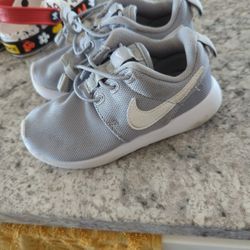 Nike Shoes Size 9c