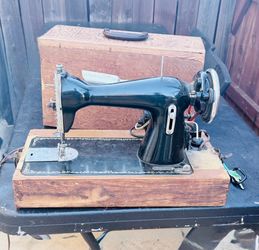 Vintage Portable Sewing Machine w/ Wooden Case